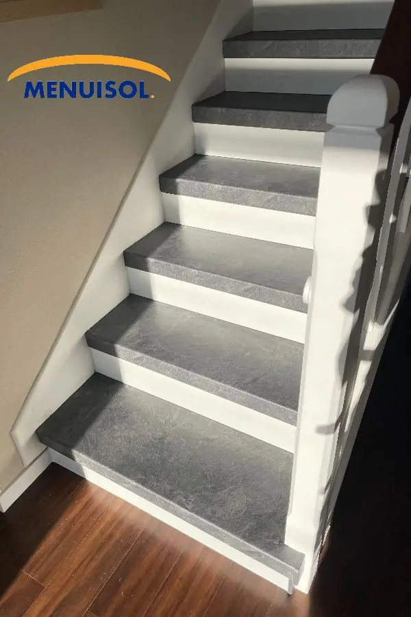 Décor ardoise, contremarches blanches