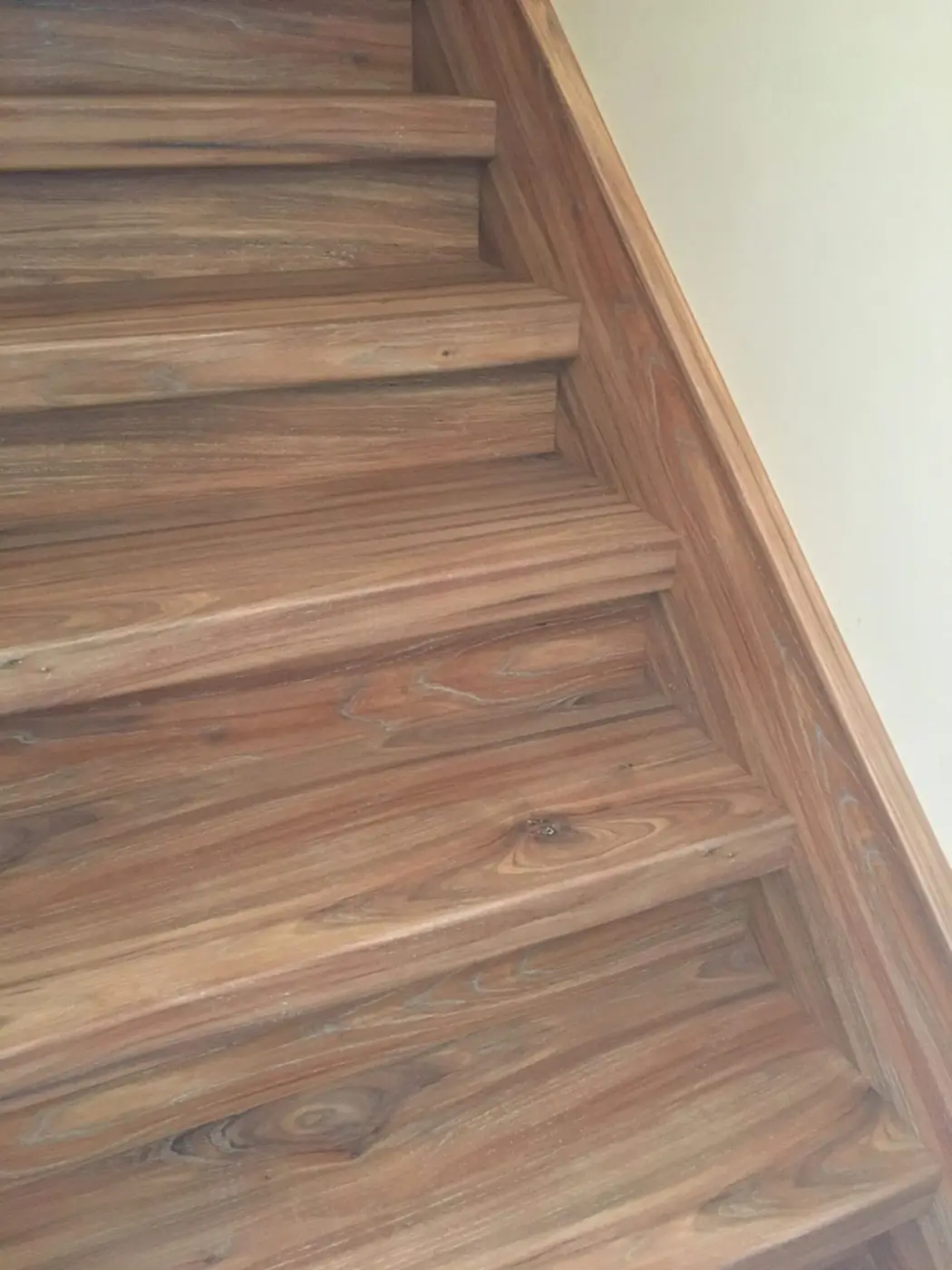 Escalier rénové par Menuisol