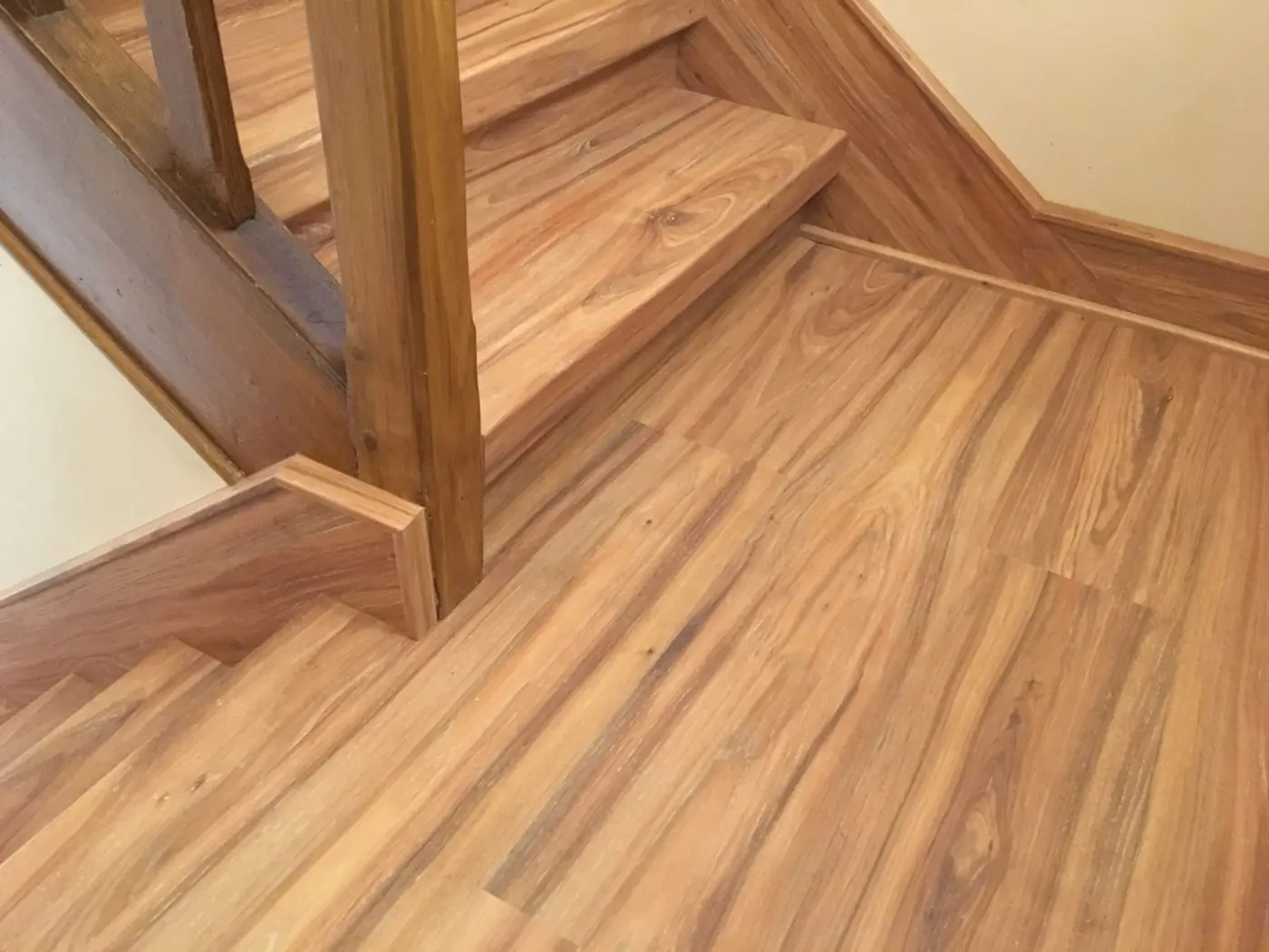 Parquet et escalier assortis